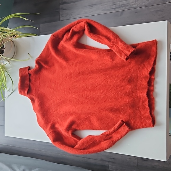 Aritzia Babaton Luxe Cashmere Rosemont Sweater in Corsa Red - Picture 1 of 9
